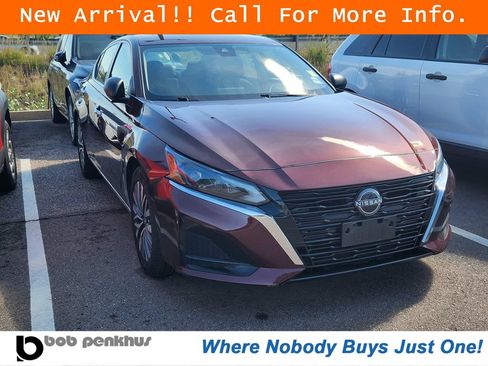 Used 2024 Nissan Altima 2.5 SV FWD image 1