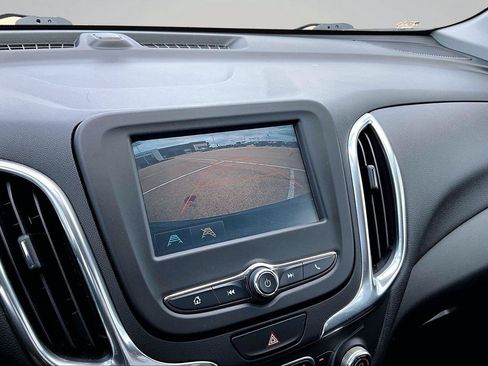 Used 2018 Chevrolet Equinox LT FWD image 22