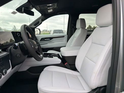 New 2025 Chevrolet Suburban Premier AWD/4WD image 22