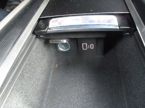 Used 2025 Lincoln Corsair FWD image 16