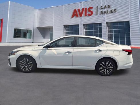Used 2025 Nissan Altima 2.5 SV FWD image 10