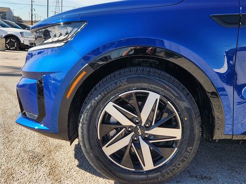 Certified 2023 Kia Sorento S image 9