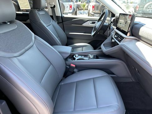 New 2026 Ford Explorer Active w/ Active Comfort Package RWD image 16