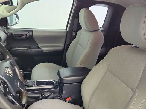 Used 2017 Toyota Tacoma SR image 19