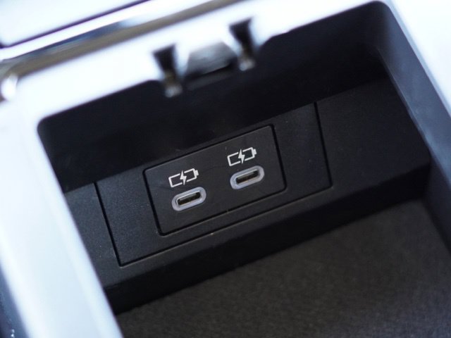 Used 2025 Toyota Prius LE FWD image 32