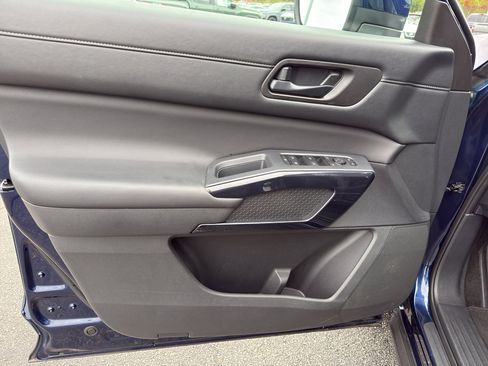 Certified 2025 Nissan Pathfinder SV image 13