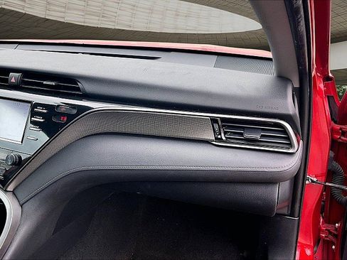 Used 2020 Toyota Camry SE w/ Carpet Mat Package image 16