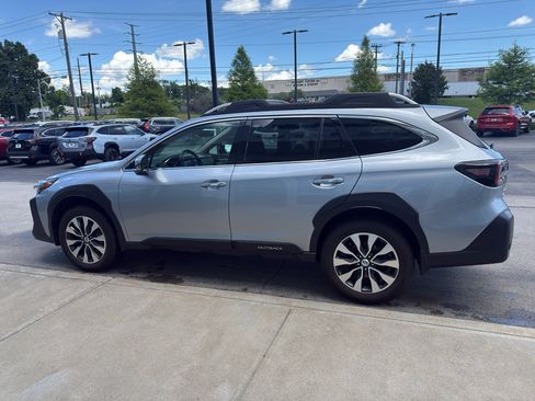 Used 2024 Subaru Outback Touring w/ Popular Package #2 AWD/4WD image 6