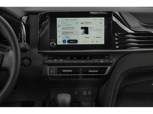 Used 2025 Toyota Camry LE image 9