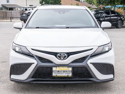 Used 2021 Toyota Camry SE FWD image 2