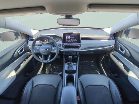 Used 2022 Jeep Compass Latitude FWD image 11