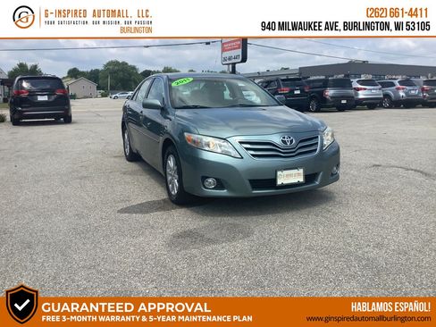Used 2011 Toyota Camry XLE w/ SE/XLE Extra-Value Pkg FWD image 1