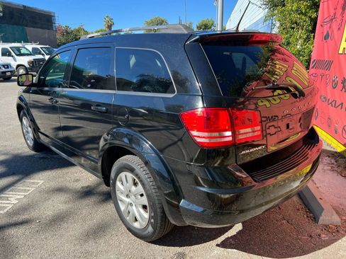 Used 2017 Dodge Journey SE w/ Flexible Seating Group image 6