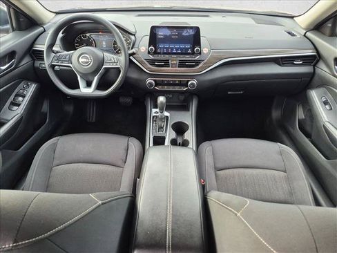 Used 2025 Nissan Altima 2.5 SV FWD image 18