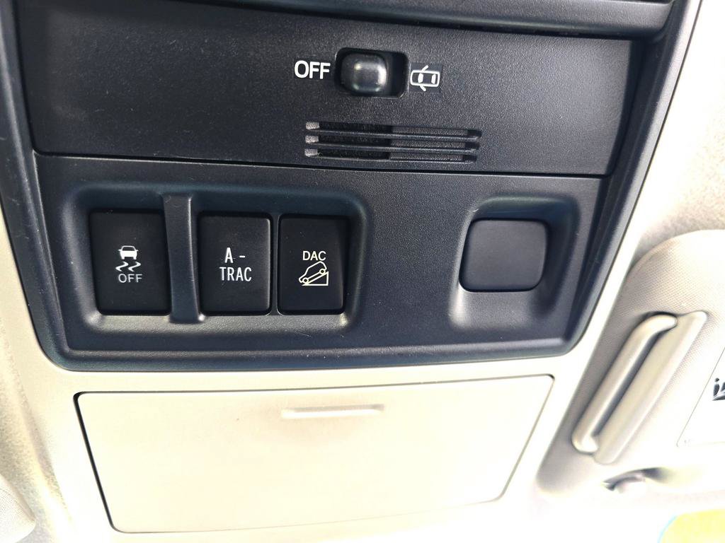 Used 2015 Toyota 4Runner SR5 AWD/4WD image 17