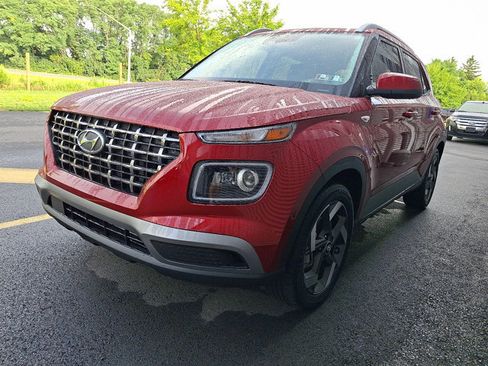 Used 2025 Hyundai Venue Limited FWD image 3