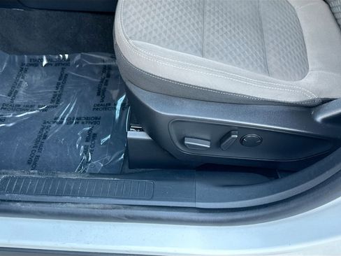 Used 2022 Ford Escape SE w/ SE Sport Appearance Package image 15