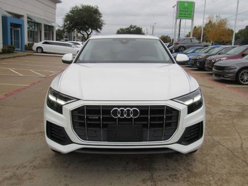 Used 2022 Audi Q8 Premium image 2