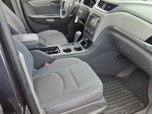 Used 2015 Chevrolet Traverse LS FWD image 17