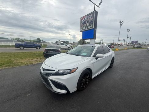 Used 2023 Toyota Camry SE image 8