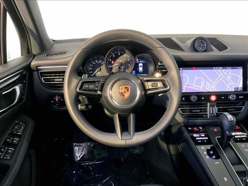 Certified 2026 Porsche Macan AWD/4WD image 15