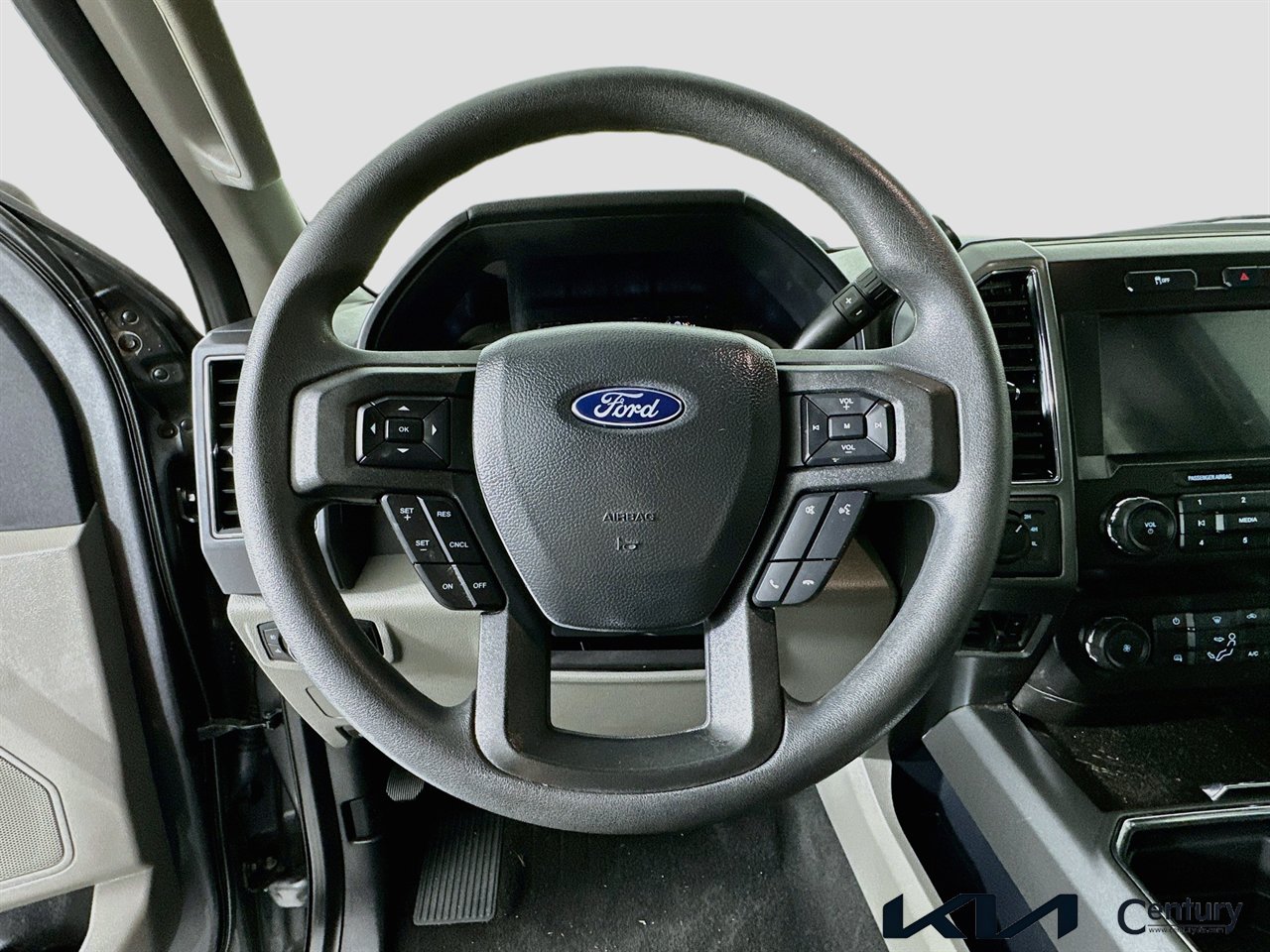 Used 2022 Ford F250 XLT w/ Black Appearance Package AWD/4WD image 11