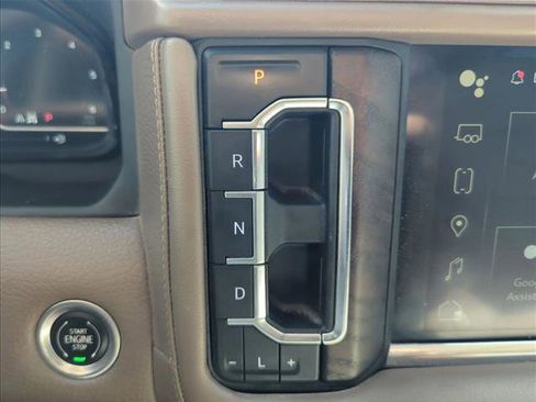 Used 2023 GMC Yukon Denali AWD/4WD image 12