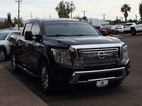 Used 2020 Nissan Titan SV w/ SV Convenience Package image 14
