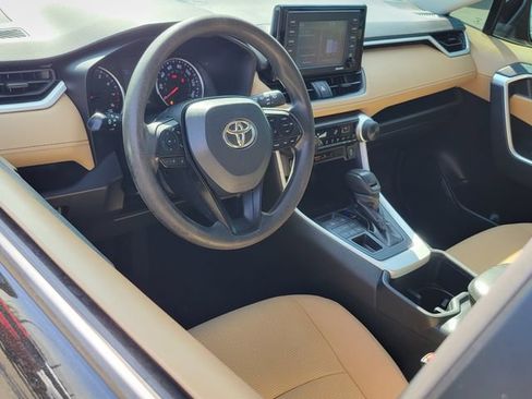 Used 2022 Toyota RAV4 LE AWD/4WD image 5