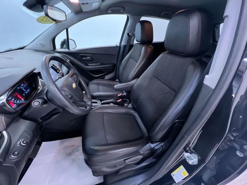 Used 2021 Chevrolet Trax LT FWD image 14