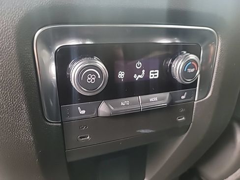 Used 2025 GMC Yukon Elevation AWD/4WD image 19