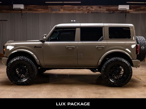 Used 2025 Ford Bronco Outer Banks AWD/4WD image 6