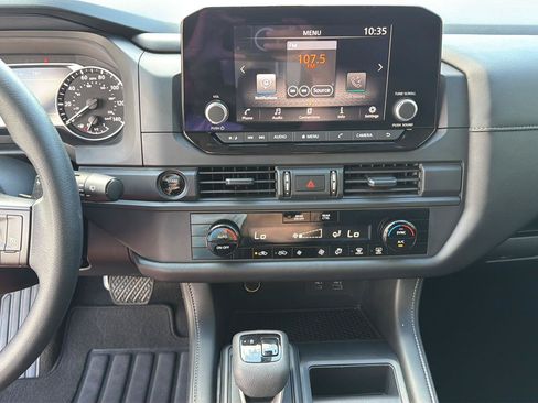 Used 2025 Nissan Pathfinder S FWD image 22