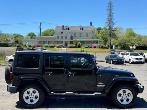 Used 2015 Jeep Wrangler Unlimited Sahara w/ Connectivity Group AWD/4WD image 4