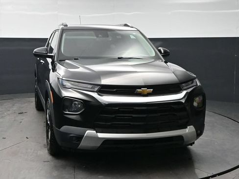 Used 2021 Chevrolet TrailBlazer LT w/ Convenience Package FWD image 2