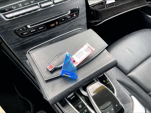 Used 2017 Mercedes-Benz GLC 300 4MATIC image 31