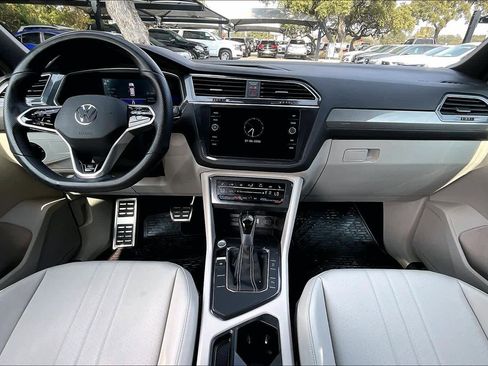 Certified 2022 Volkswagen Tiguan SE R-Line image 15