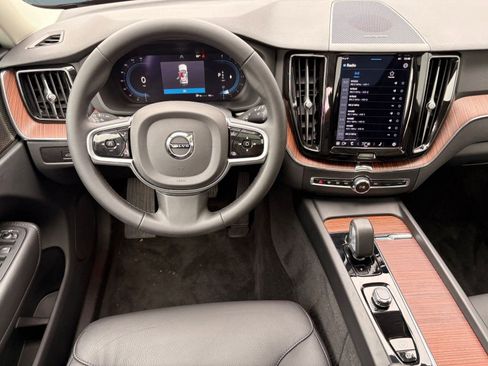 Certified 2023 Volvo XC60 B5 Plus w/ Climate Package image 23