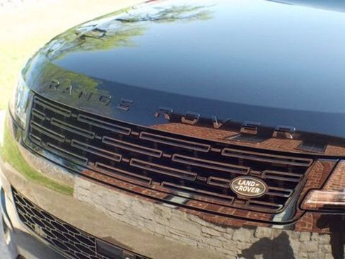 Used 2024 Land Rover Range Rover Sport SE image 13