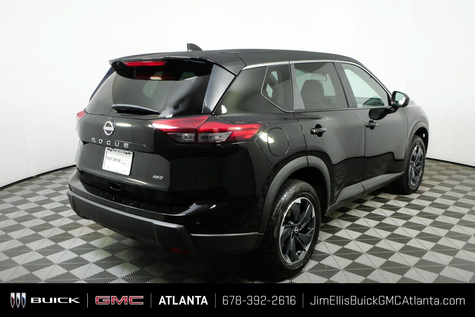 Used 2025 Nissan Rogue SV AWD/4WD image 3