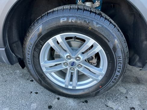 Certified 2021 Ford Explorer XLT w/ Equipment Group 202A image 9