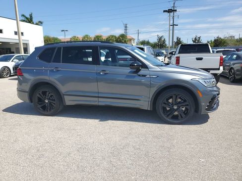 Certified 2023 Volkswagen Tiguan SE R-Line FWD image 4