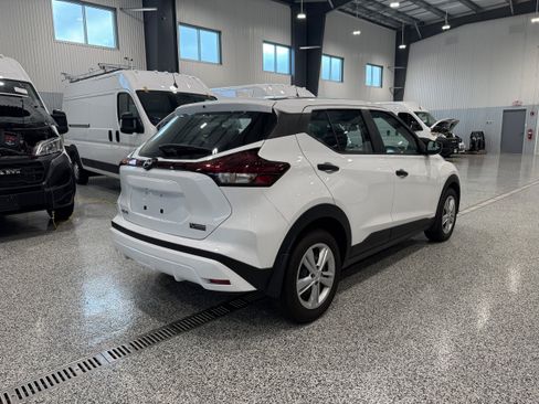 Used 2024 Nissan Kicks S FWD image 5