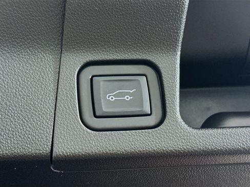 Used 2023 GMC Acadia SLT w/ LPO, Floor Liner Package FWD image 31