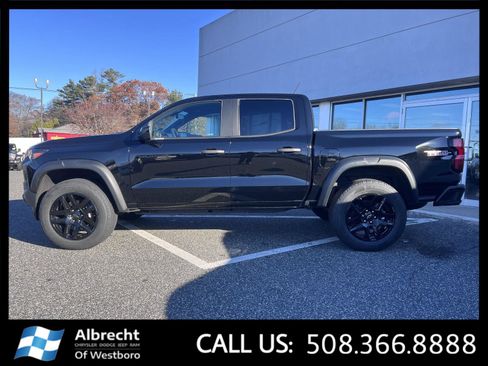 Used 2023 Chevrolet Colorado Trail Boss w/ Technology Package image 2