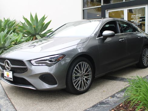 Used 2025 Mercedes-Benz CLA 250 4MATIC image 1