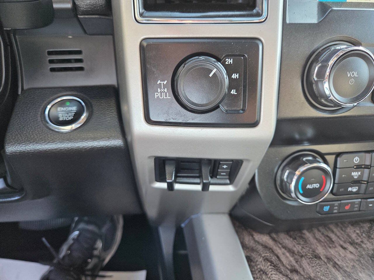 Used 2019 Ford F250 Lariat w/ Lariat Ultimate Package AWD/4WD image 15