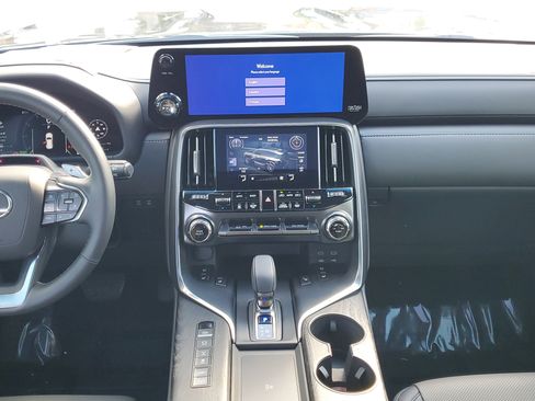 Used 2025 Lexus LX 700h Overtrail image 16