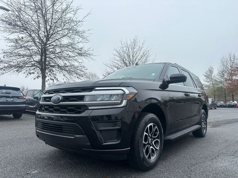 Used 2024 Ford Expedition XLT image 32