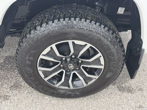Used 2023 Toyota Tacoma TRD Sport w/ TRD Premium Sport Package AWD/4WD image 9